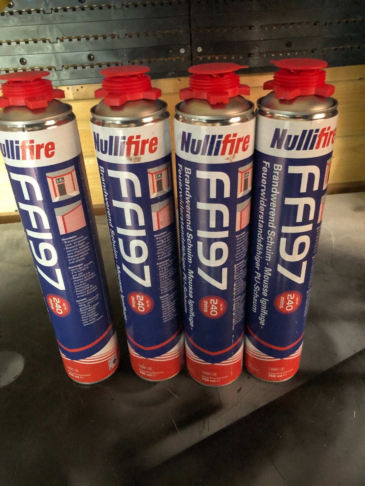 Nullifire FF197 Brandwerend PU-schuim - 4 bussen, Doe-het-zelf en Verbouw, Ophalen of Verzenden, Nieuw, Overige materialen, Muurisolatie