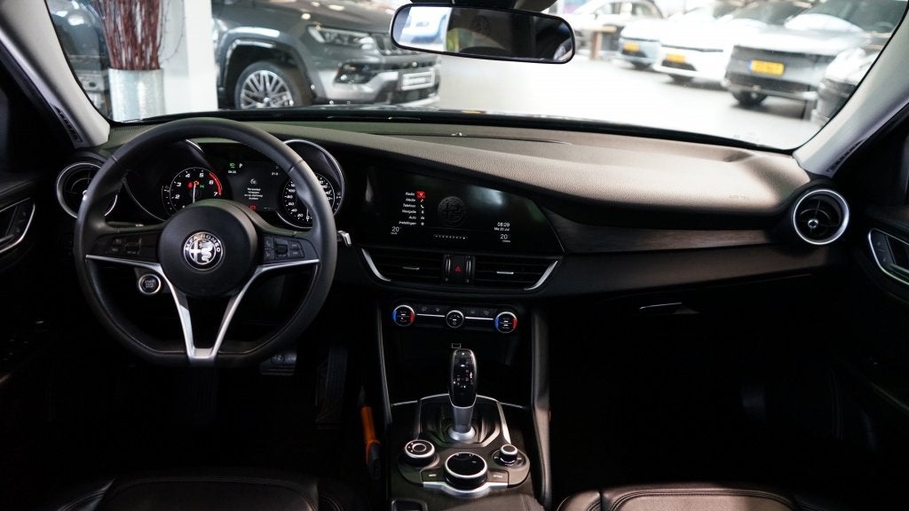 Alfa Romeo Giulia 2.0T Super | Sport uitlaat | leder | Breed, Auto's, Achterwielaandrijving, Euro 6, 4 cilinders, Automatische klimaatregeling
