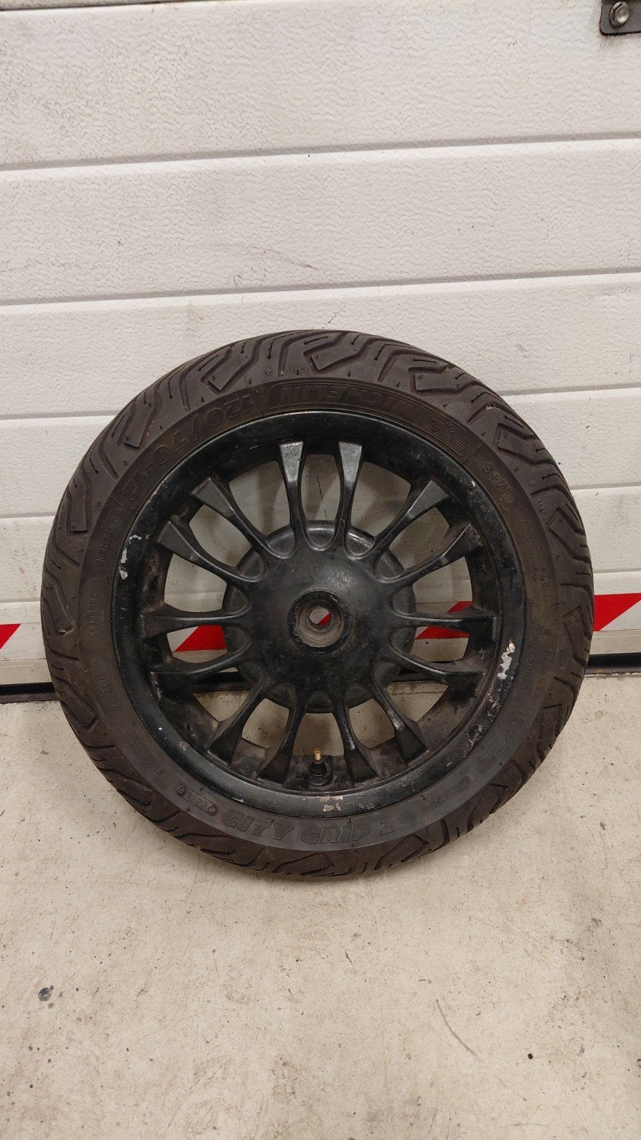 Vespa sprint velg nette band, Fietsen en Brommers, Ophalen of Verzenden, Zo goed als nieuw, Overige typen