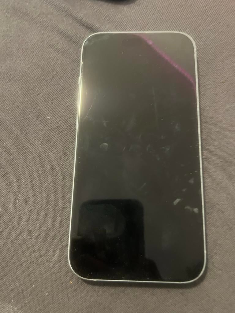 iPhone 15 met barsten achterkant, Telecommunicatie, Mobiele telefoons | Apple iPhone, 512 GB, IPhone 15, Wit, Nieuw