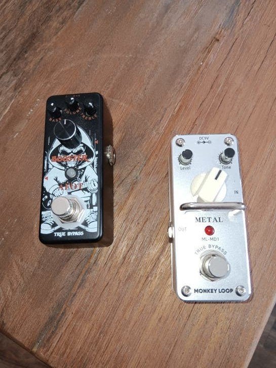 Metal pedaal en booster pedaal - Zo goed als nieuw, Ophalen of Verzenden, Zo goed als nieuw, Distortion, Overdrive of Fuzz