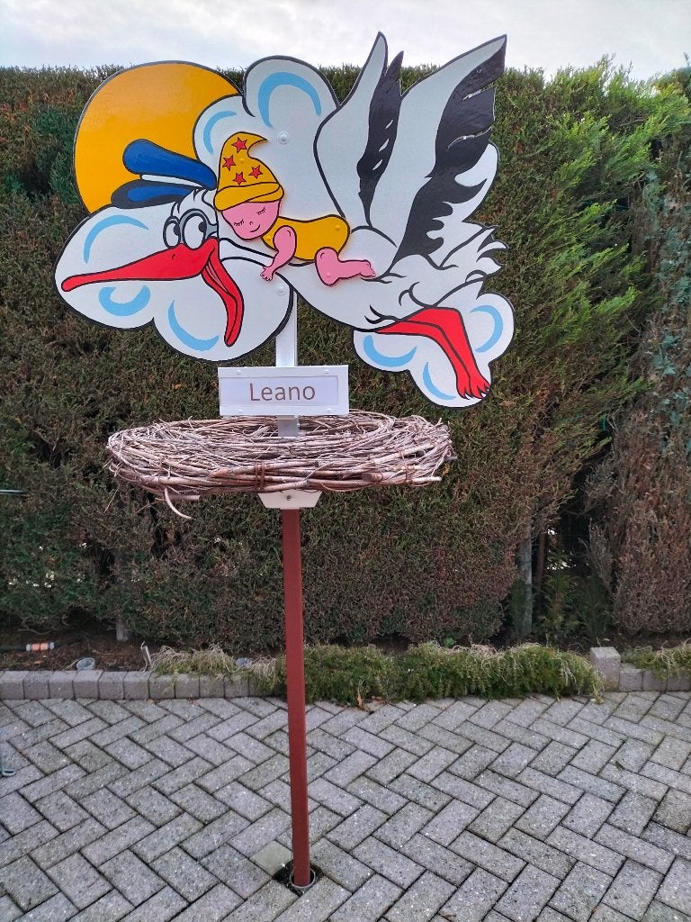 Geboortebord ooievaar op echt nest van takken met baby., Ophalen, Nieuw, Geboortebord