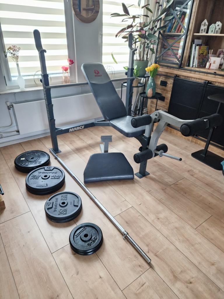 halterbank met halterstang en 110kg gewichten, Ophalen, Zo goed als nieuw, Fitnessbank