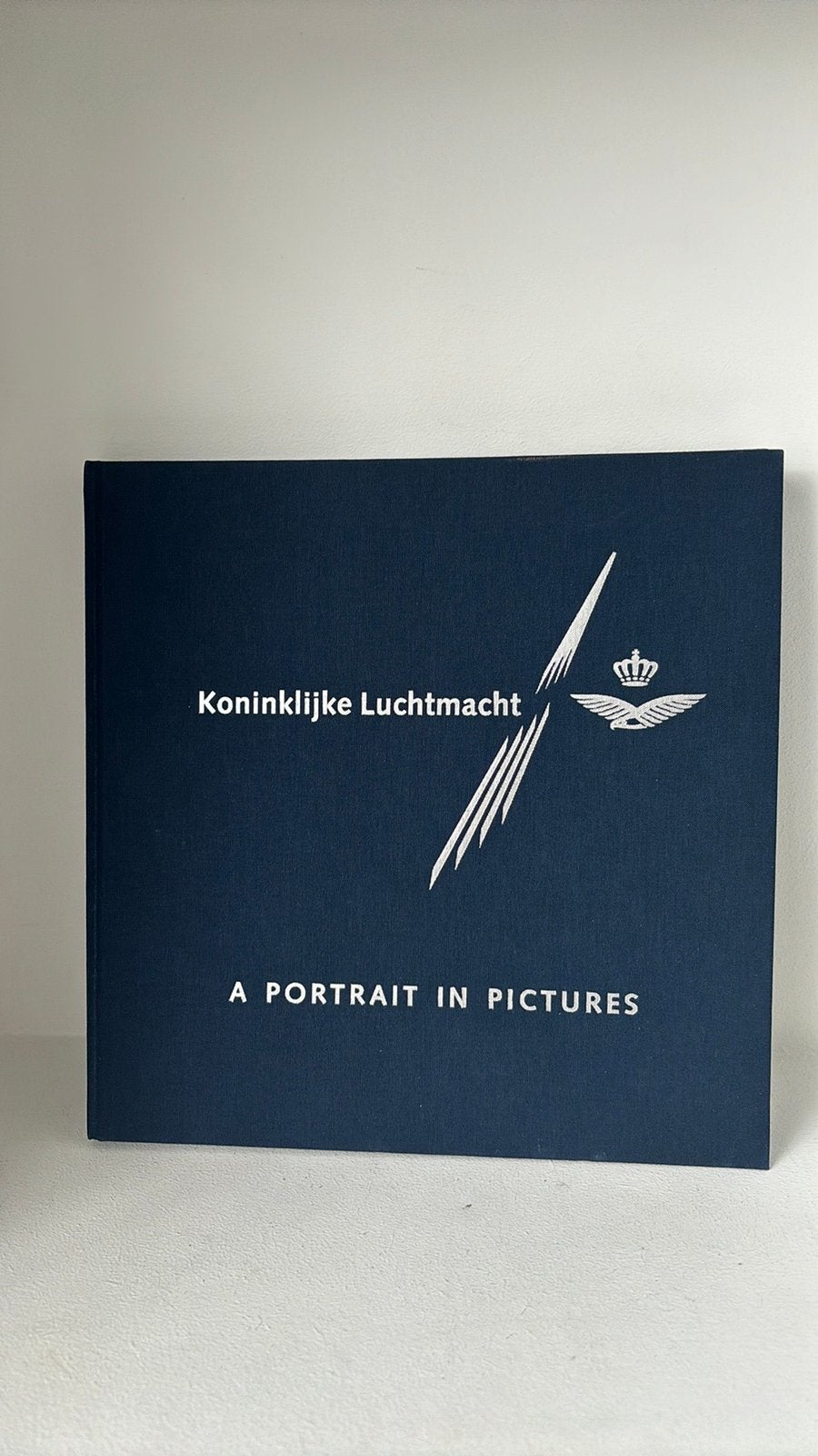Koninklijke luchtmacht - A portrait in pictures boek, Ophalen of Verzenden, Zo goed als nieuw, Boek of Tijdschrift