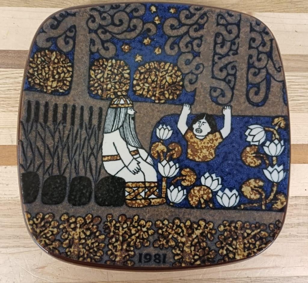Arabia Kalevala jaarbord Uosikkinen - 1981, Antiek en Kunst, Antiek | Wandborden en Tegels, Ophalen of Verzenden