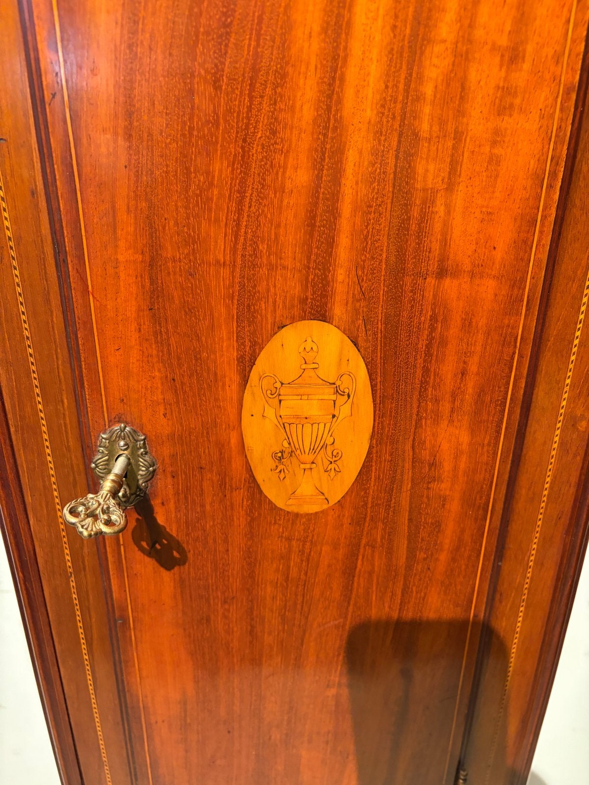 Bijzonder Engels staand horloge met schelpeninleg, Antiek en Kunst, Antiek | Klokken, Ophalen