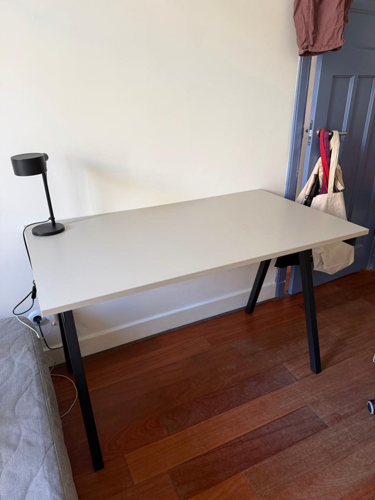 IKEA TROTTEN bureau – 120x70 cm, Ophalen, Demontabel, Gebruikt, Spaanplaat of MDF