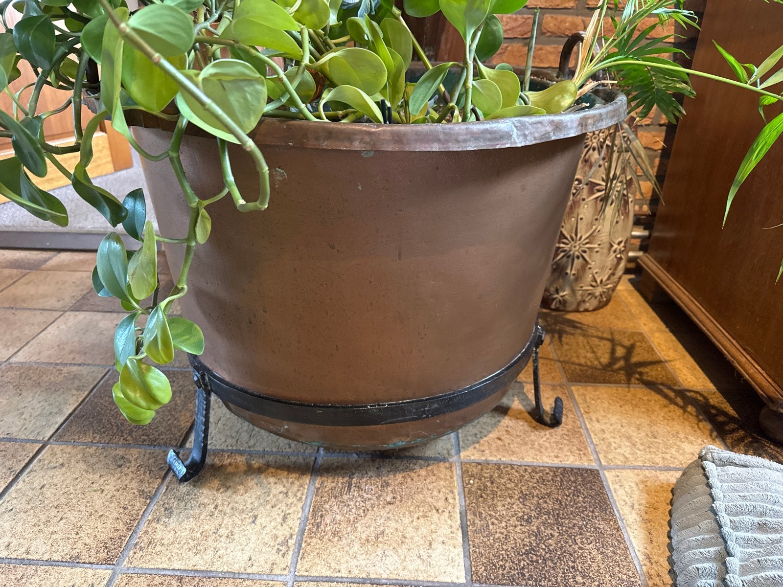 Grote Koperen Pot met Metalen Onderstel, Antiek en Kunst, Ophalen, Koper