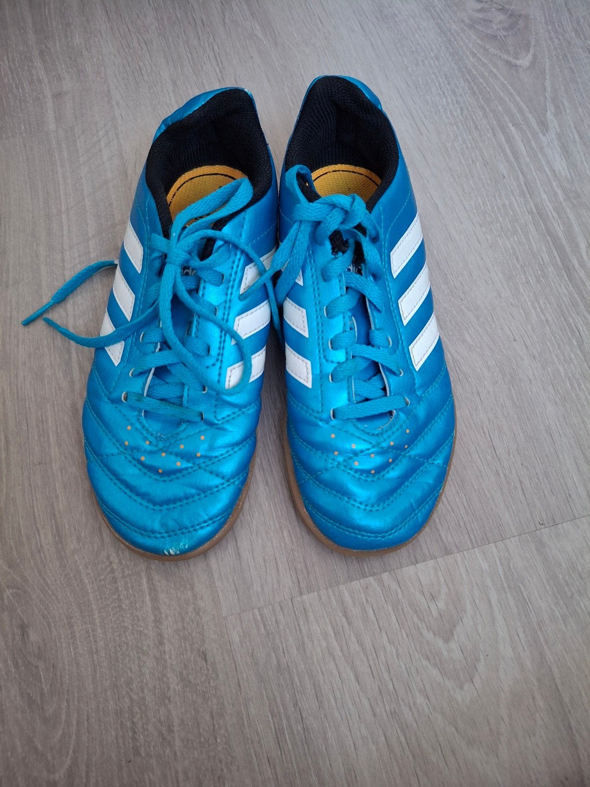 Adidas zaalschoenen maat 33 - Blauw, Ophalen of Verzenden, Gebruikt, Jongen of Meisje, Schoenen