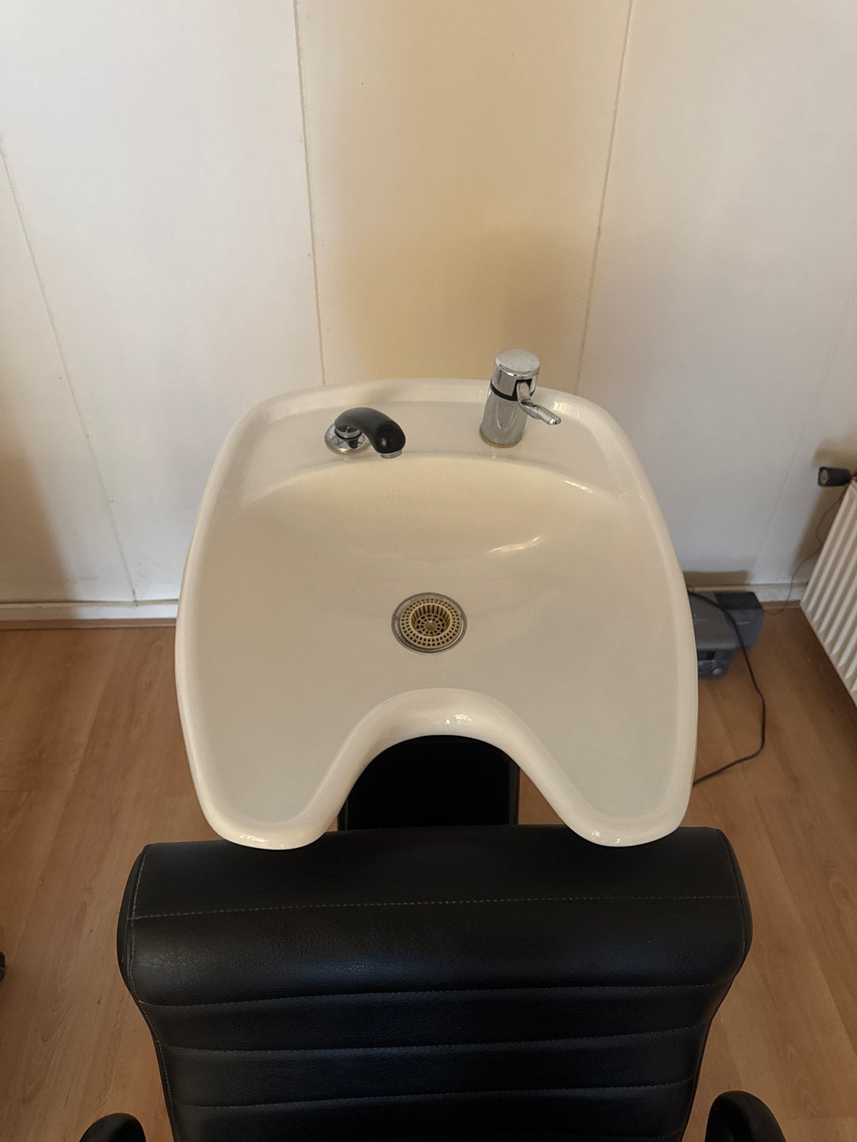 Kapperswasstoel - Comfortabel en Functioneel, Ophalen, Zo goed als nieuw, Zwart