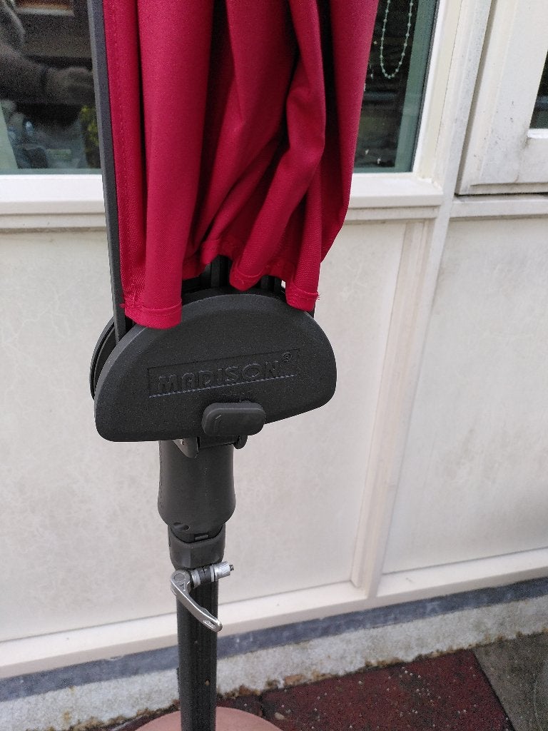 rode parasol Madison Sunwave, Tuin en Terras, Parasols, Ophalen, Zo goed als nieuw, 2 tot 3 meter, Zweefparasol
