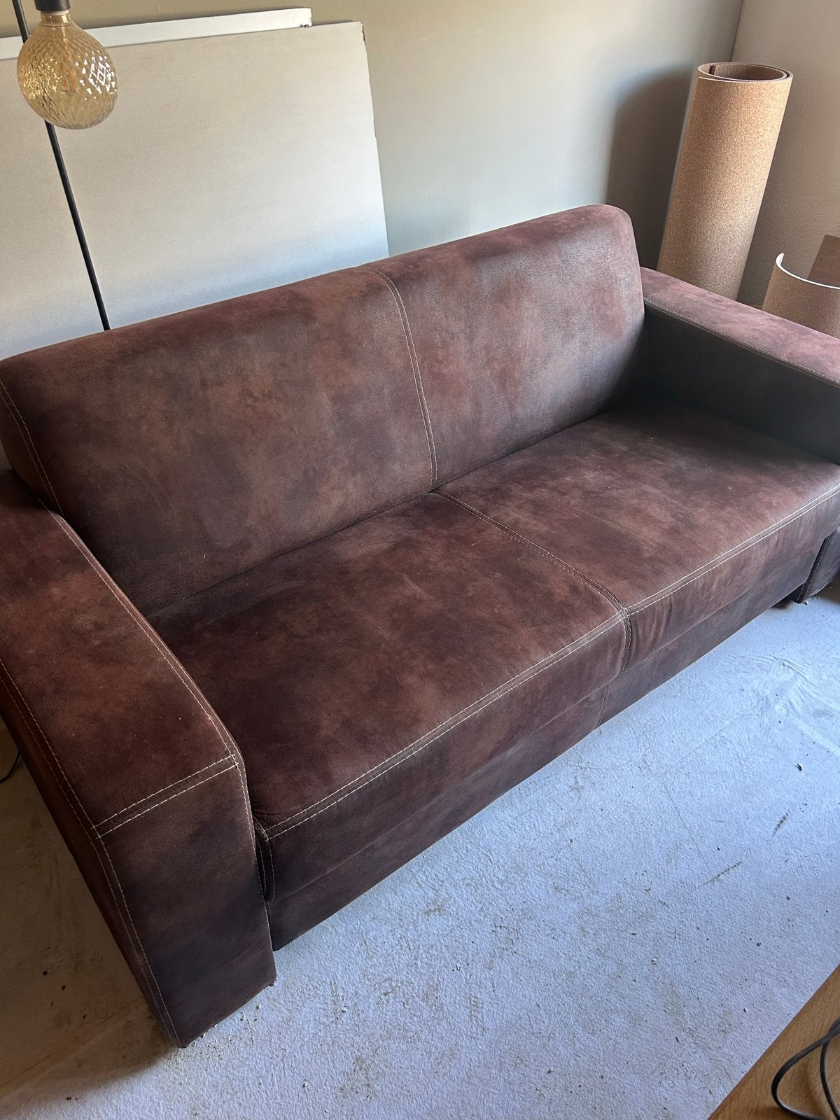 Comfortabele bruine driepersoonsbank, Ophalen, Gebruikt, Minder dan 75 cm, 150 tot 200 cm