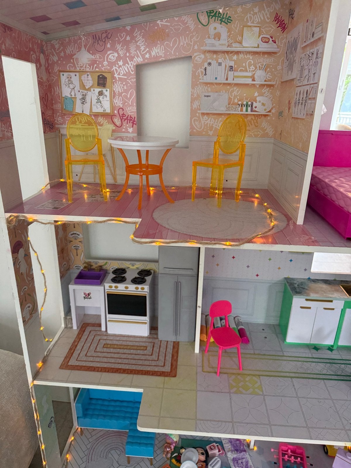Rainbow High Poppenhuis met accessoires, Ophalen, Zo goed als nieuw, Poppenhuis