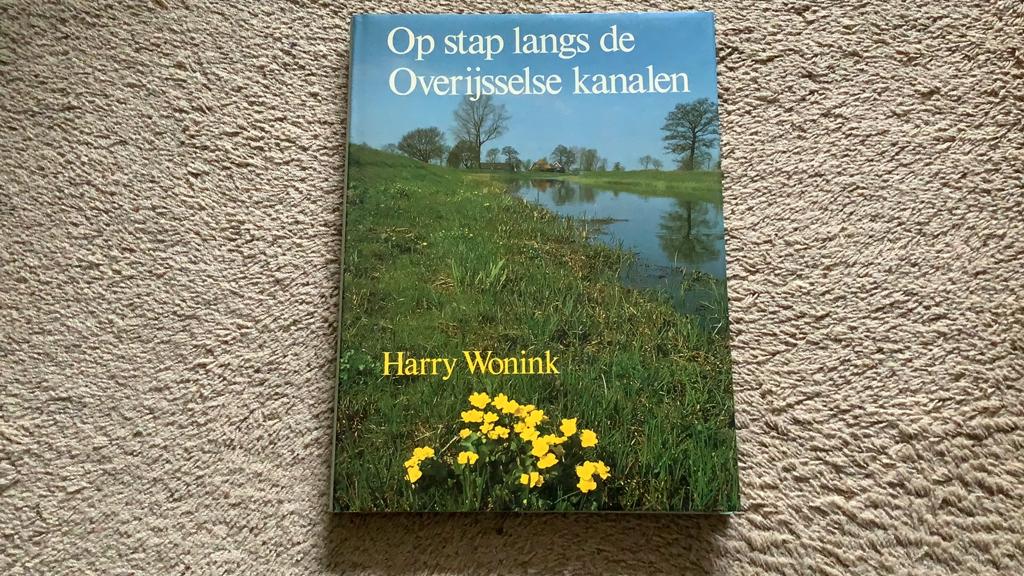Op stap langs de Overijsselse kanalen, Harry Wonink. 1984., Ophalen of Verzenden, Zo goed als nieuw, Overijssel