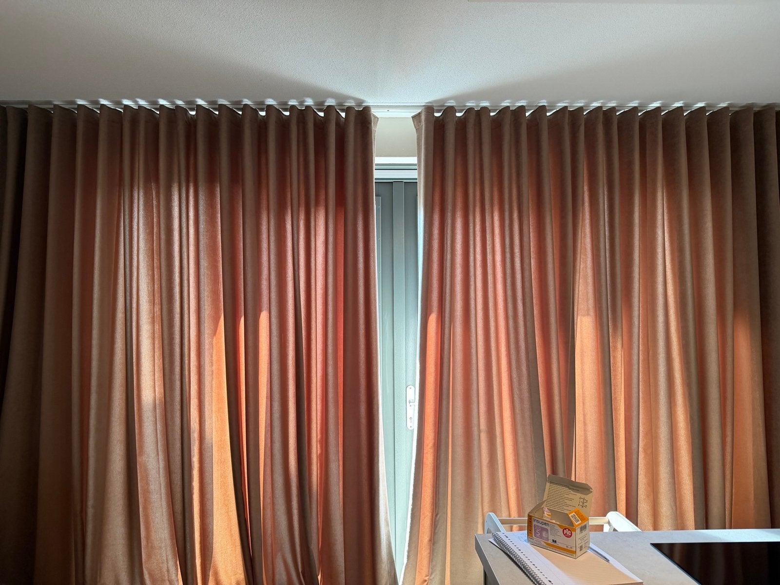Luxe Velours Gordijnen - 2 Stuks, Ophalen, Inclusief montageonderdelen, Fluweel, Beige