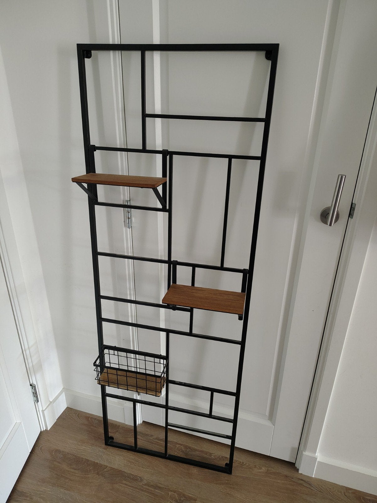Wandrek kaartenrek wandplank zwart met clips en plankjes, Ophalen, Zo goed als nieuw
