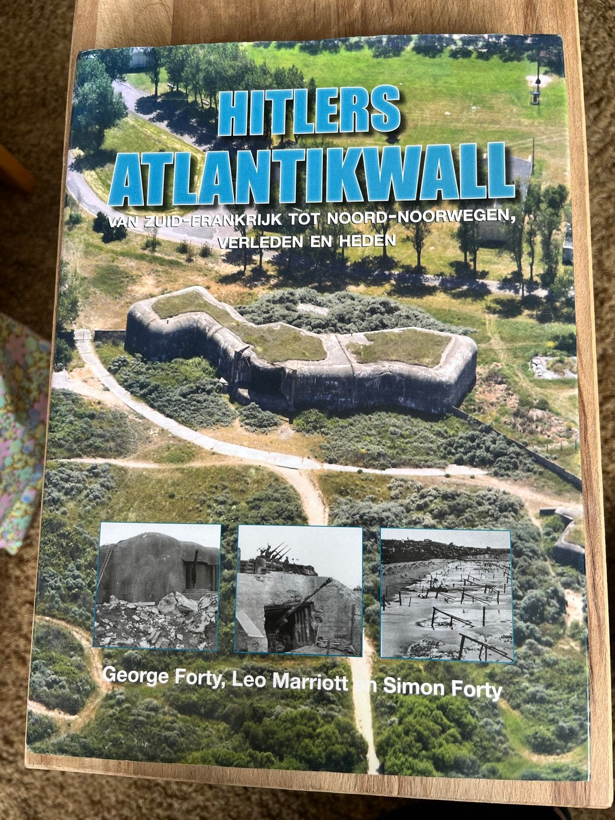 Hitlers Atlantikwall: Verleden en Heden, Ophalen of Verzenden, Tweede Wereldoorlog, Zo goed als nieuw, Algemeen