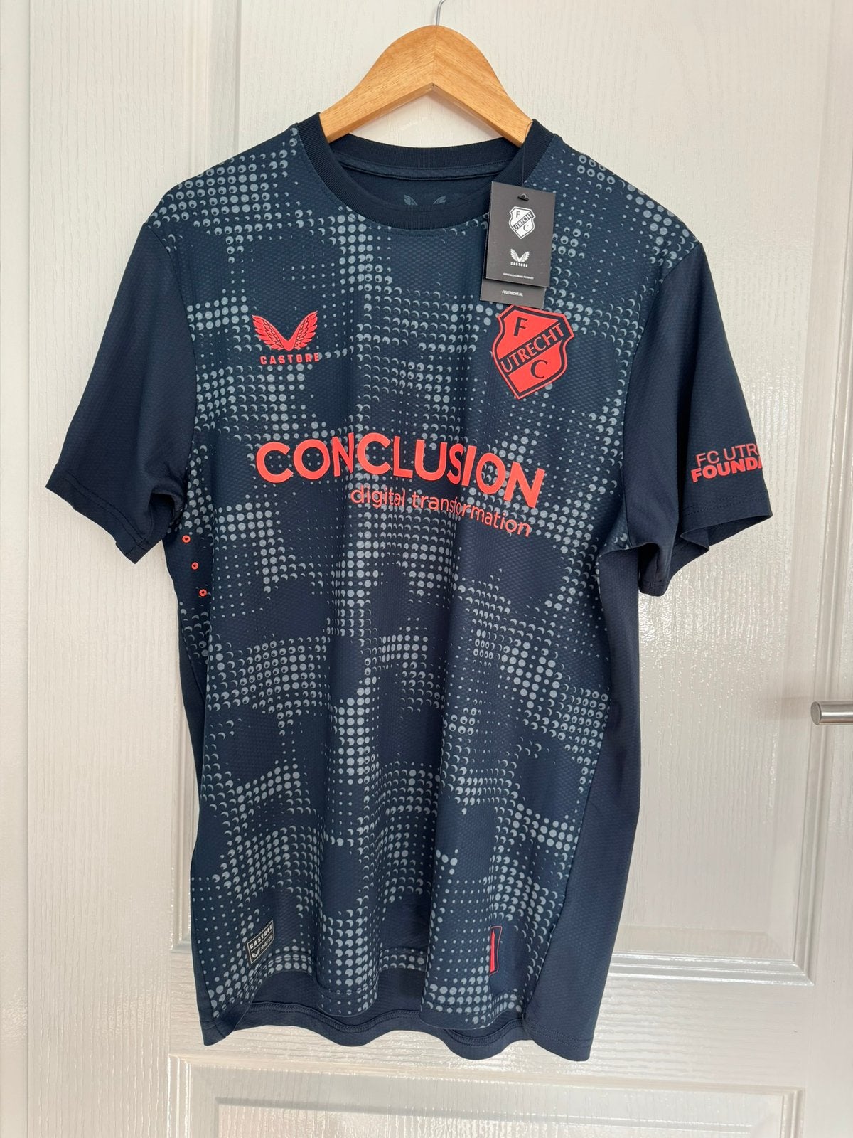 FC Utrecht Derde Shirt 2024/2025 Pro Versie Maat M Nieuw, Verzenden, Zo goed als nieuw, Rood