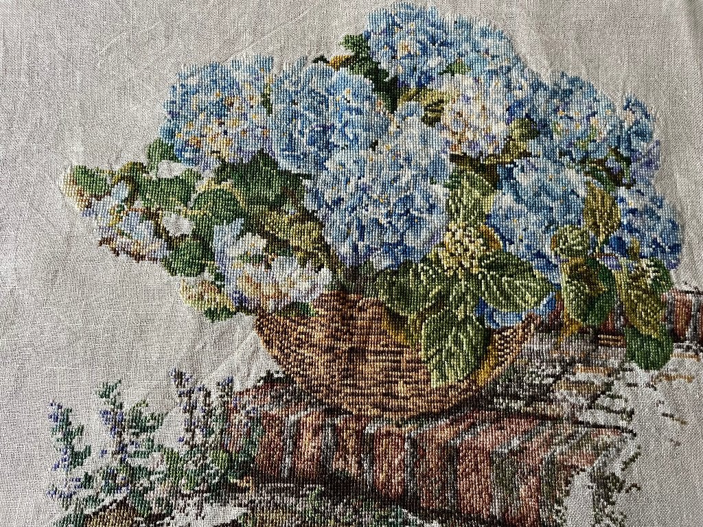 Hortensia's geborduurd, Minder dan 50 cm, Ophalen of Verzenden, Zo goed als nieuw, Schilderij