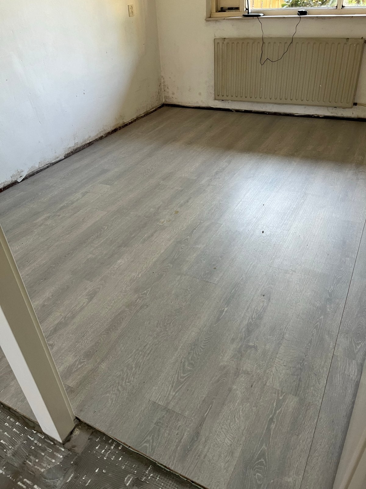 Laminaatvloer met ondervloer - Lichtgrijs houtnerf, Ophalen, Gebruikt, 10 m² of meer, 10 tot 30 cm