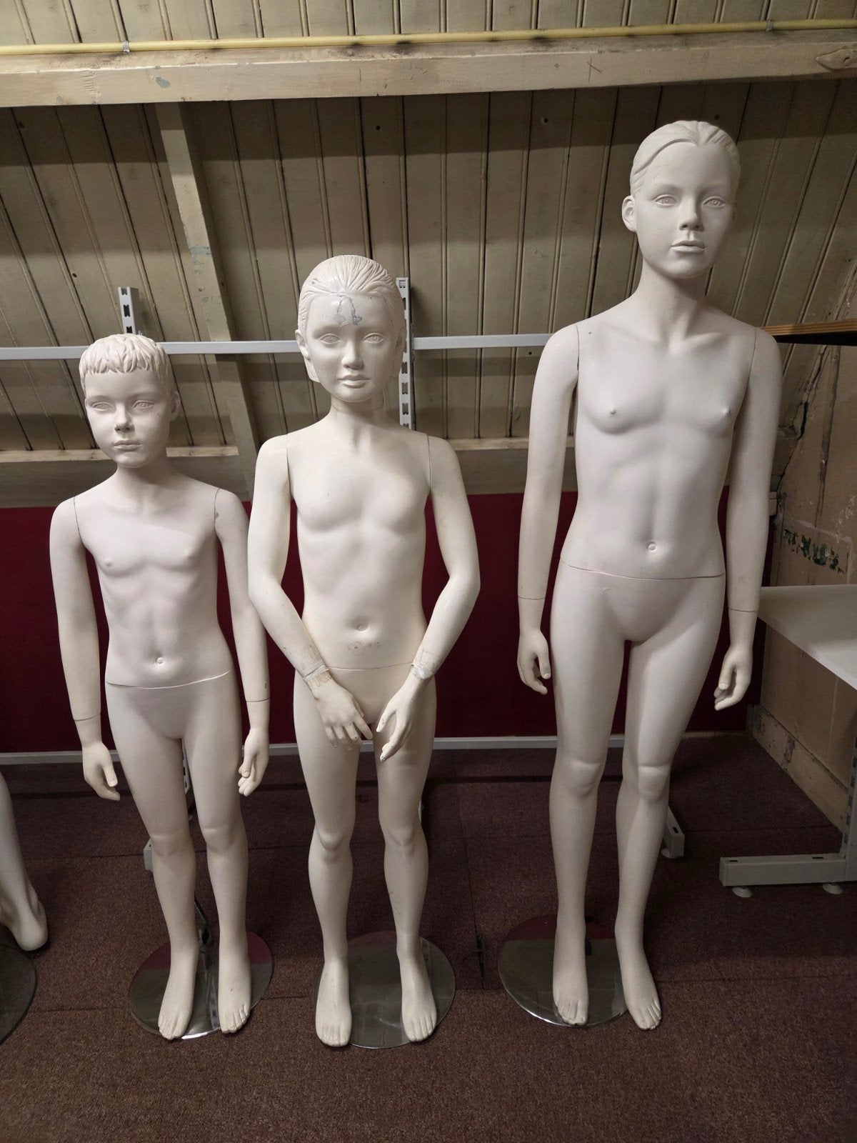 Kinder etalage figuren, Ophalen