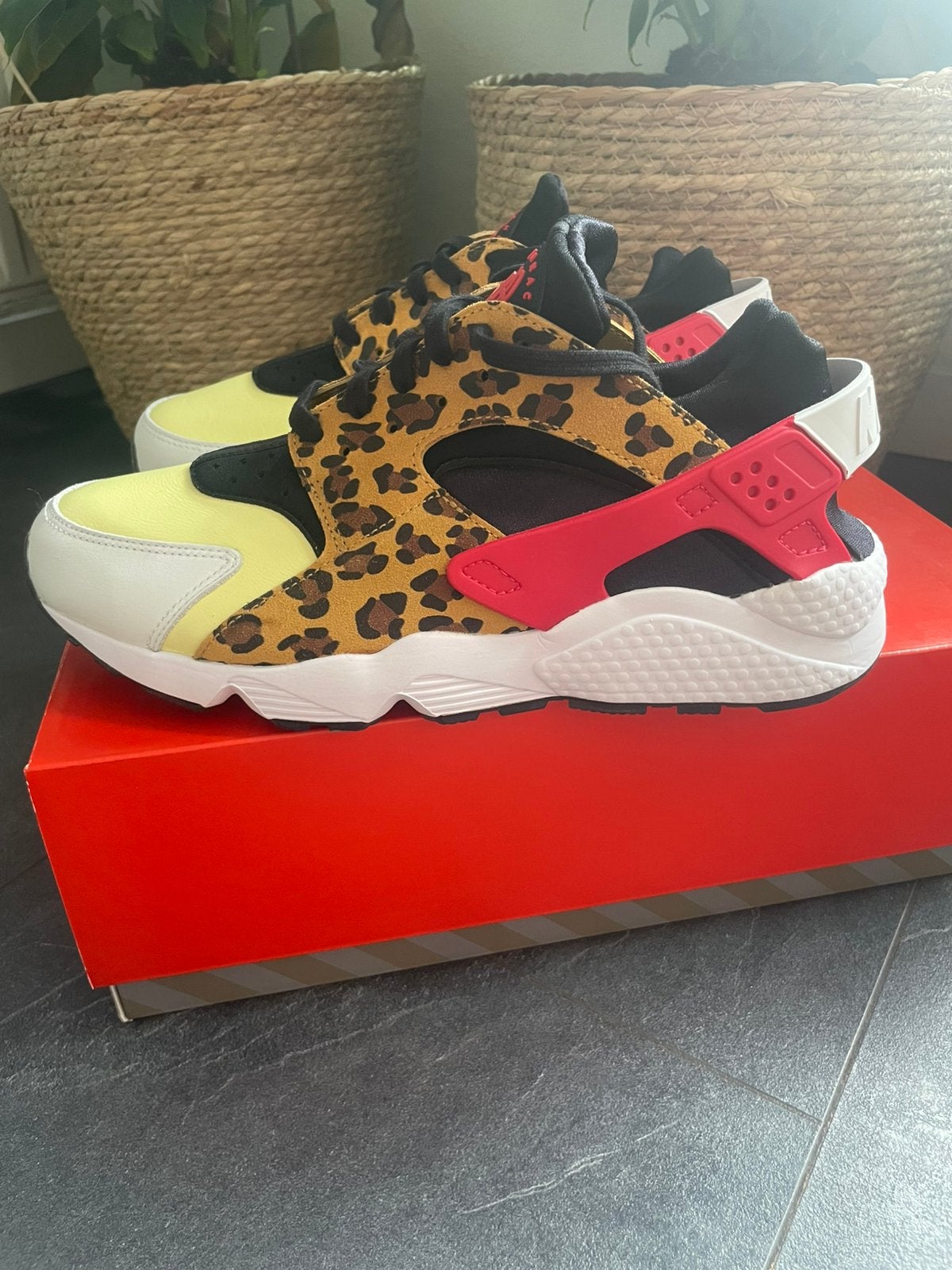 Nike Air Huarache SNKRS Day! Nieuw! Maat 43! OG, Kleding | Heren, Schoenen, Ophalen of Verzenden, Nieuw, Sneakers of Gympen