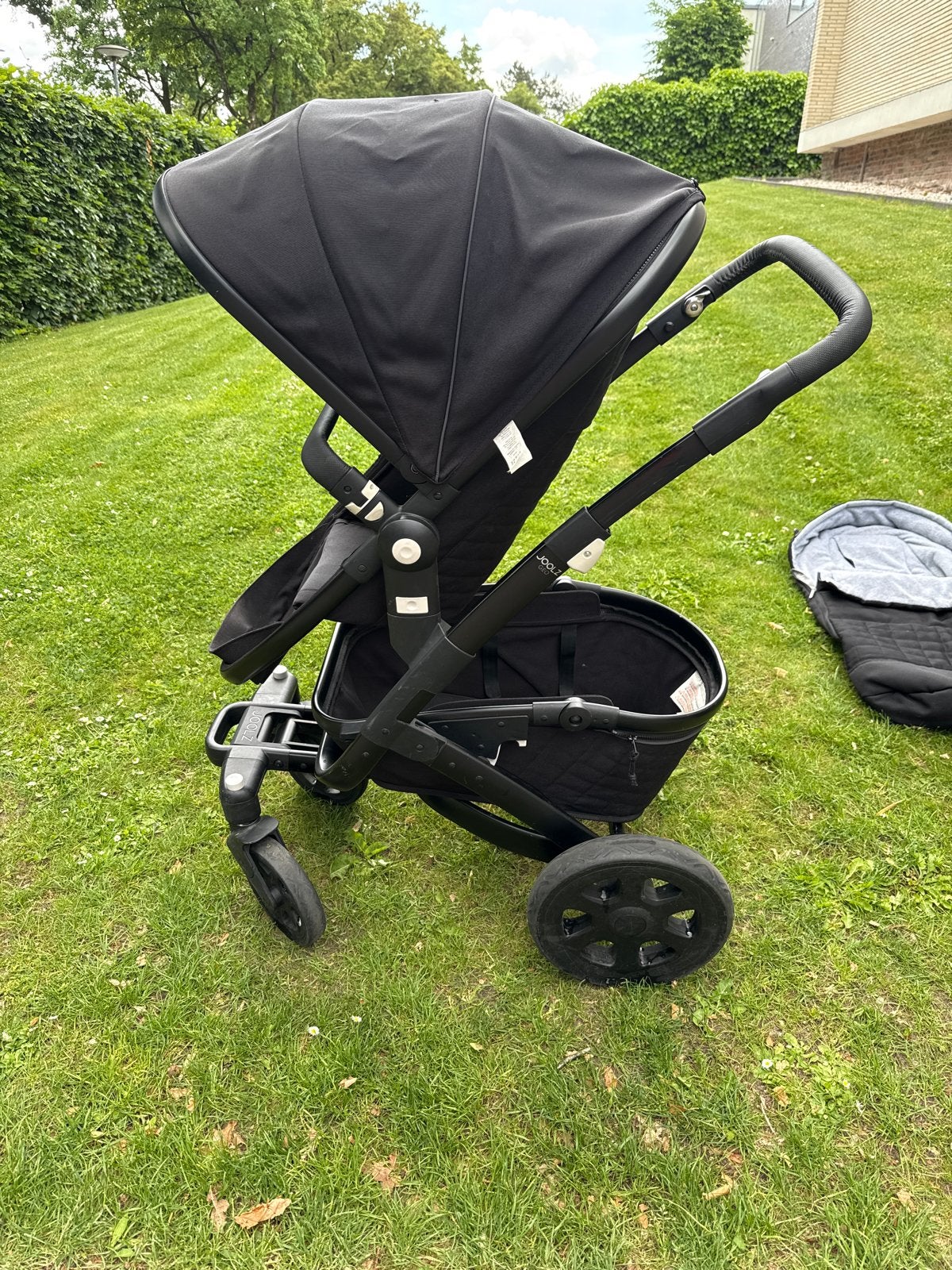 Joolz geo kinderwagen black met voetenzak/hoezen/adapters, Zo goed als nieuw, Combiwagen, Met reiswieg, Ophalen