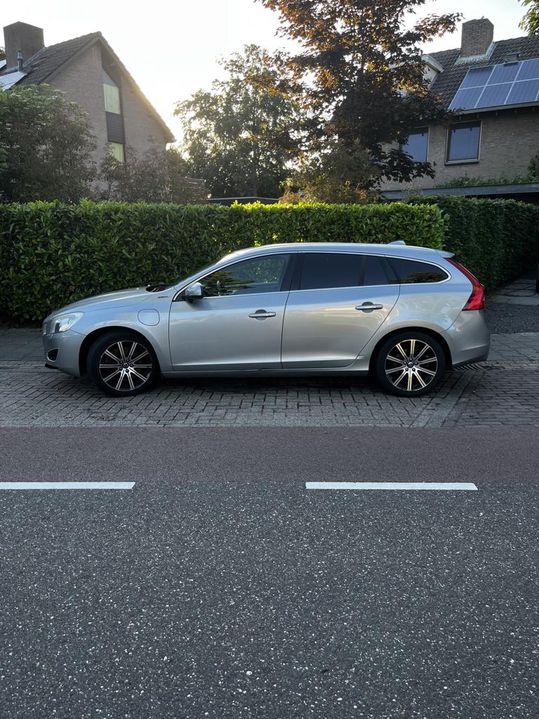 Volvo V60 D6 208 kW Plug-in Hybrid 2013 Grijs, Euro 5, 1800 kg, Zwart, 1848 kg