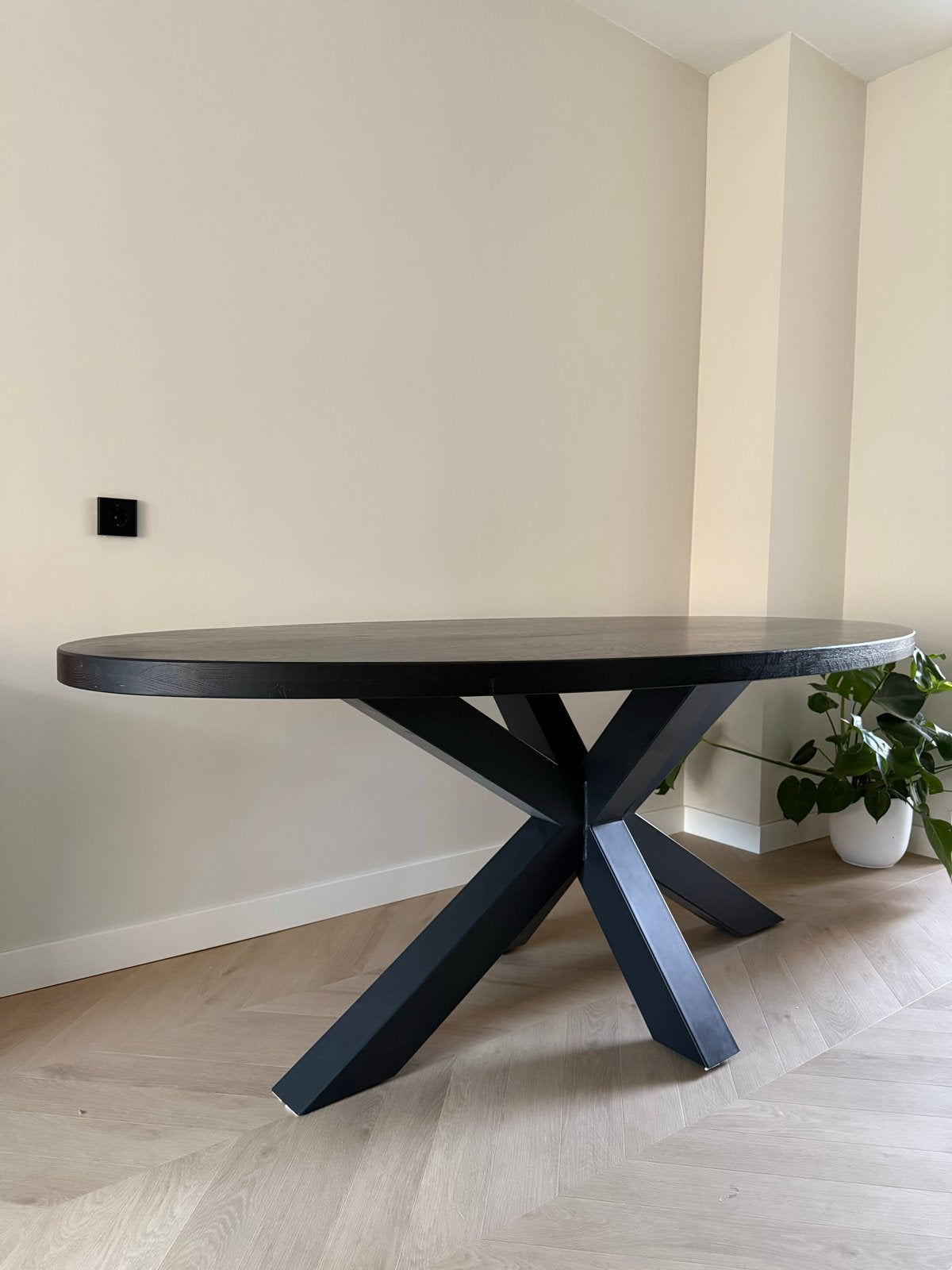 Eikenhouten zwarte tafel met spinpoot - Pronto Wonen, Ophalen, Gebruikt, 100 tot 150 cm, Eikenhout