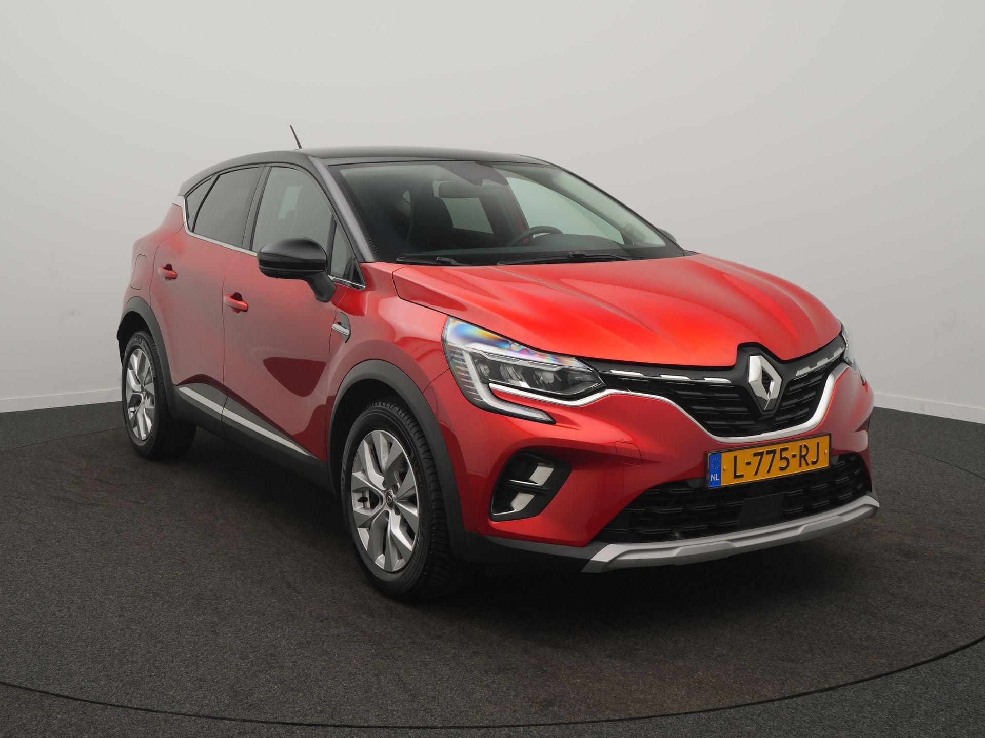 Renault Captur 1.3 TCe 140 Intens EDC - RIJKLAARPRIJS - Auto, Auto's, Renault, 12 maanden, Gebruikt, 4 cilinders, Leder en Stof