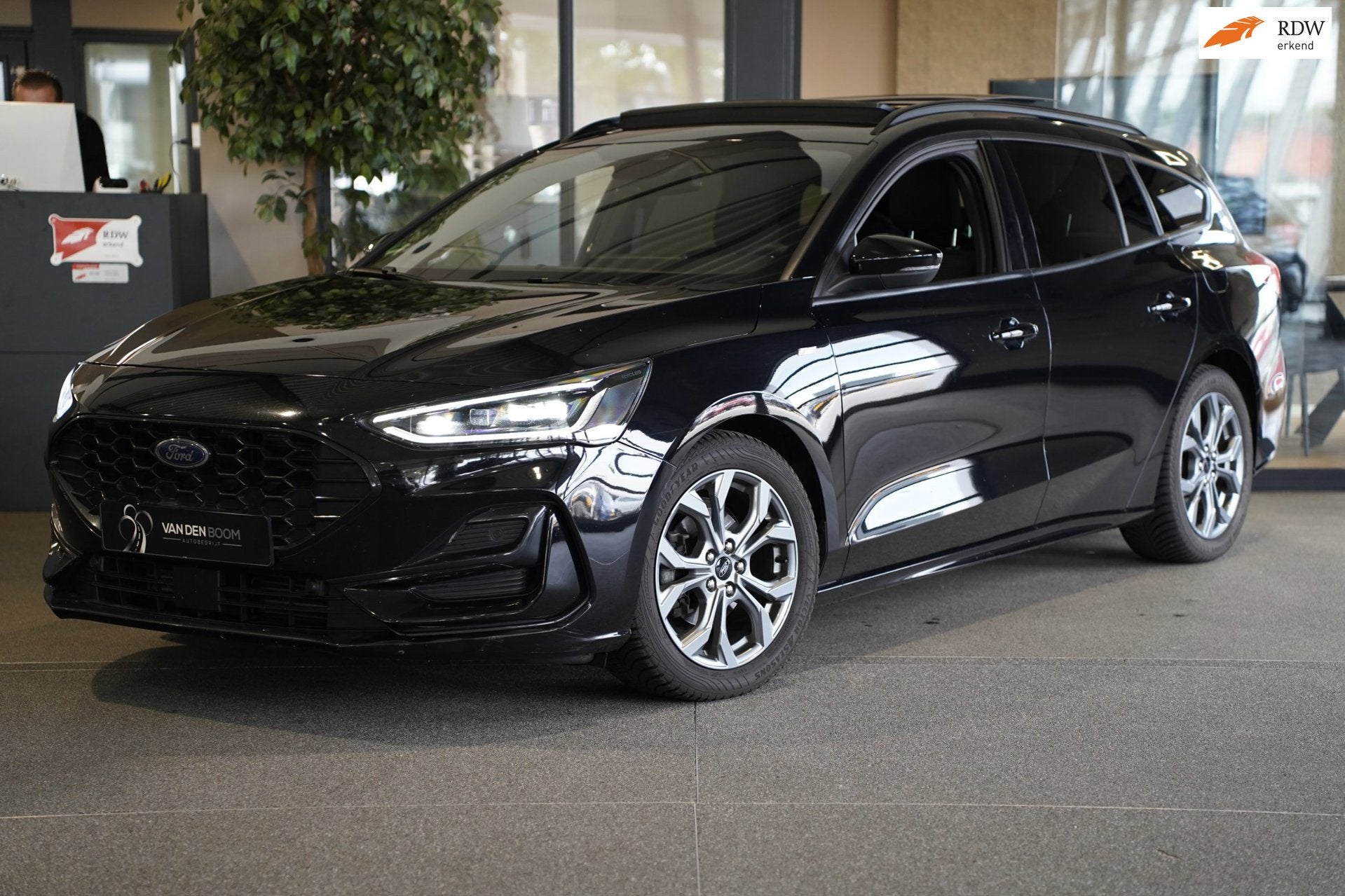 Ford Focus Wagon 1.0 EcoBoost Hybrid ST Line X AUT Pano Trek