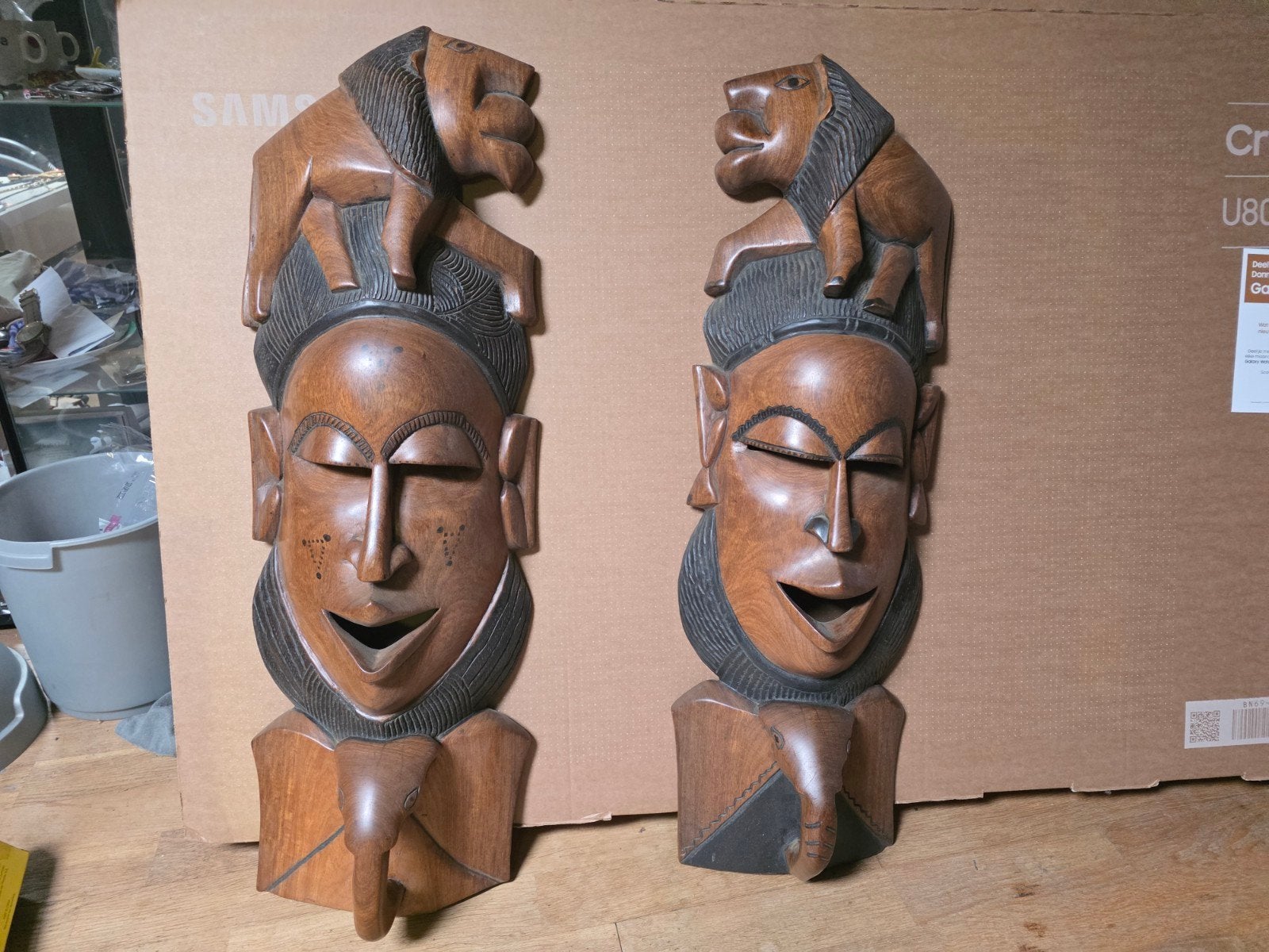 Set van 2 handgesneden Afrikaanse maskers met leeuwen, Bruin, Afrika, Masker, Gesneden