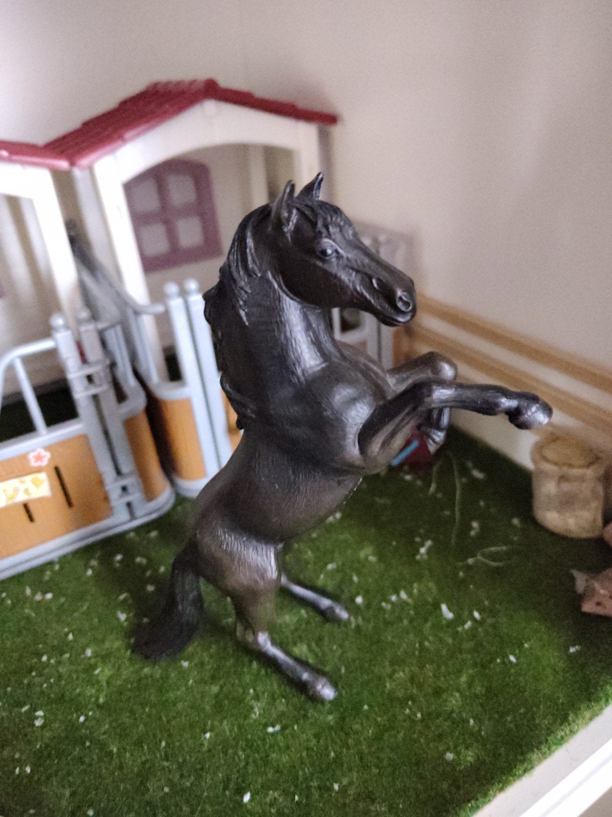 Schleich paard zwart steigerend, Ophalen of Verzenden, Gebruikt, Paard, Beeldje of Figuurtje