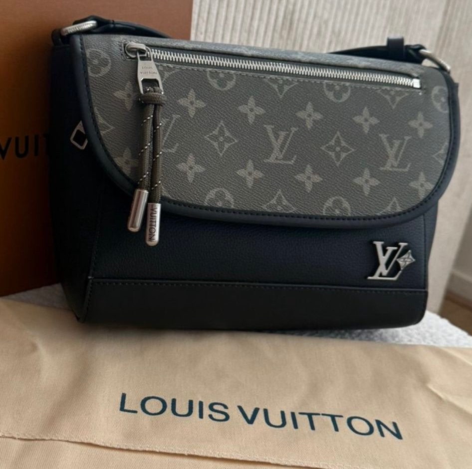 Louis Vuitton Pulse Messenger Bag Monogram, Ophalen of Verzenden, Zo goed als nieuw, Zwart