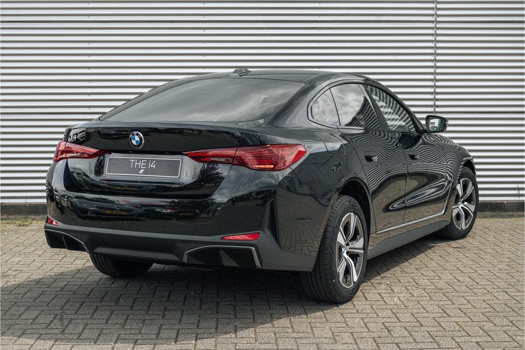 BMW i4 eDrive40 Gran Coupe Pure Edition / Achteruitrijcamera, Auto's, BMW, Achterwielaandrijving, Zwart, Automatische klimaatregeling