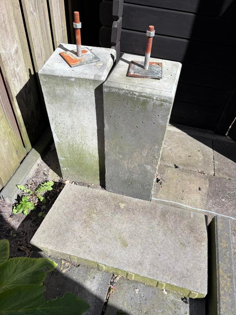Betonpoeren 20x20 incl. Stelplaat, Ophalen, Zo goed als nieuw