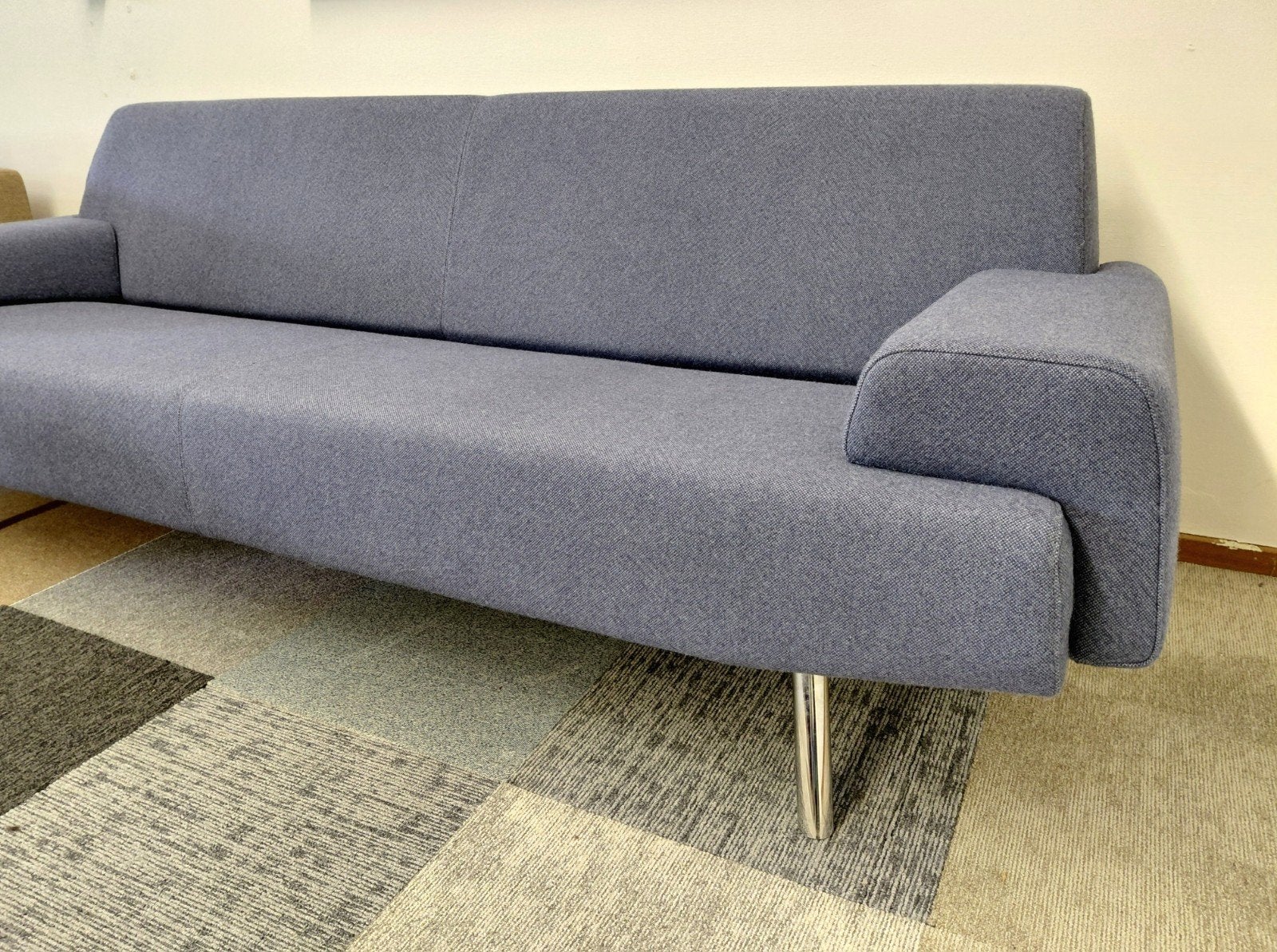 Cloak Sky | 3,5 zitsbank | Blauw Ploegwool, Modern design Hans Daalder, Driepersoons, 75 tot 100 cm, Ophalen of Verzenden