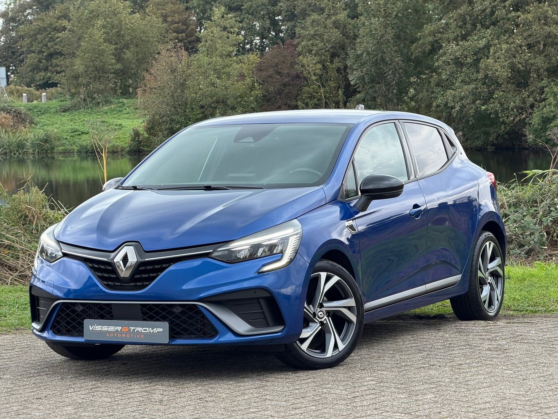 Renault CLIO 1.0 TCe 90 R.S. Line - Iron Blue - Camera/Carpl, Auto's, Voorwielaandrijving, Gebruikt, Blauw, Leder en Stof