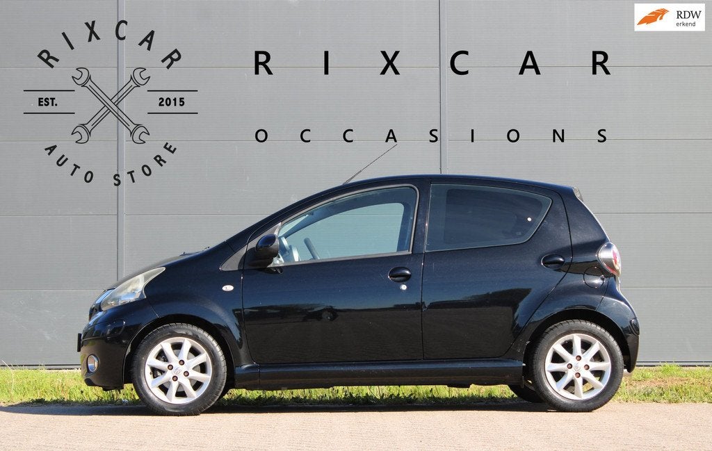 Toyota Aygo 1.0-12V Comfort Airco Carplay SportUitlaat, Voorwielaandrijving, Stof, Zwart, 4 stoelen