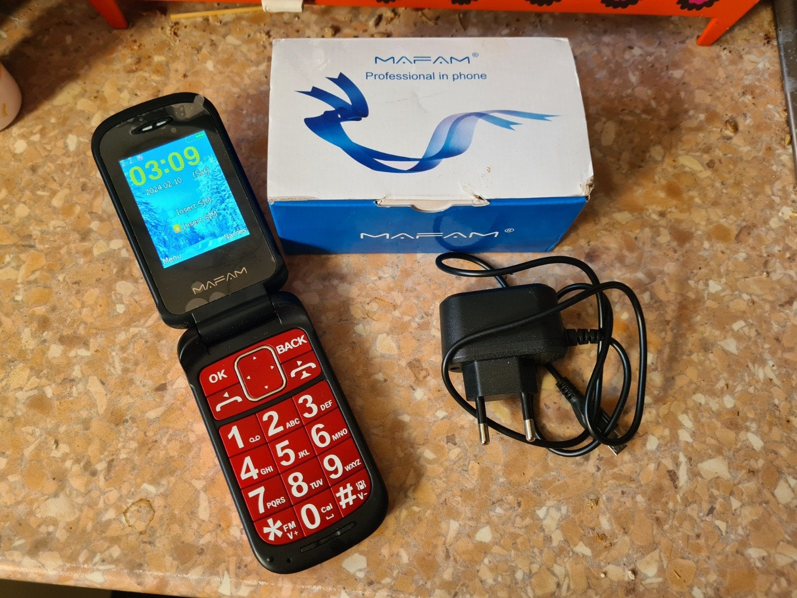 MAFAM Klaptelefoon Rood, Telecommunicatie, Mobiele telefoons | Overige merken, Zo goed als nieuw, Zonder abonnement, Zonder simlock