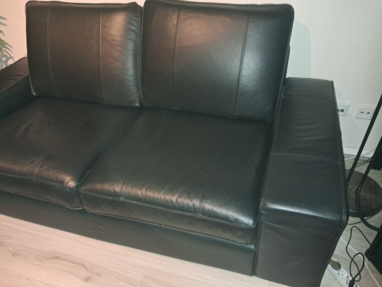 Te Koop Kivik leren 2ZITS bank (ikea) zwart., Huis en Inrichting, Banken | Bankstellen, Ophalen, 150 tot 200 cm, Tweepersoons
