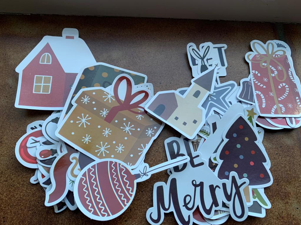 Nieuw zakje met 46 kerst stickers leuk voor inpakken kado, Diversen, Kerst, Ophalen of Verzenden, Nieuw