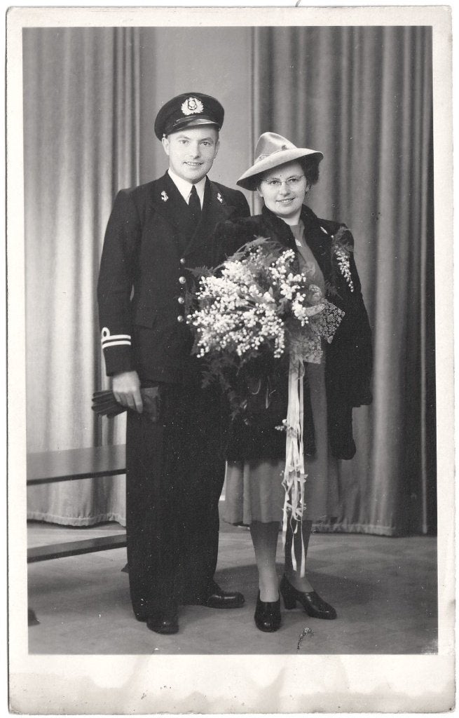 Trouwfoto Echtpaar Huwelijk Militair Uniform Koopvaardij, Gebruikt, Foto, Ophalen of Verzenden, 1940 tot 1960