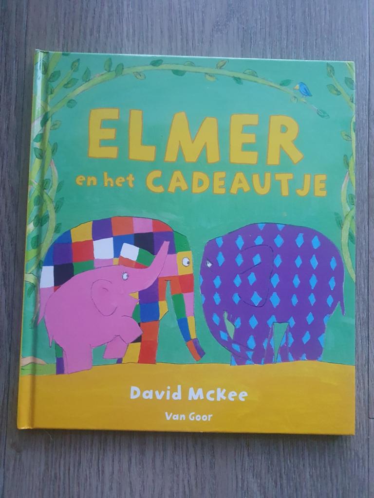 Elmer en het Cadeautje - David McKee, Ophalen, Fictie algemeen, Jongen of Meisje, Zo goed als nieuw