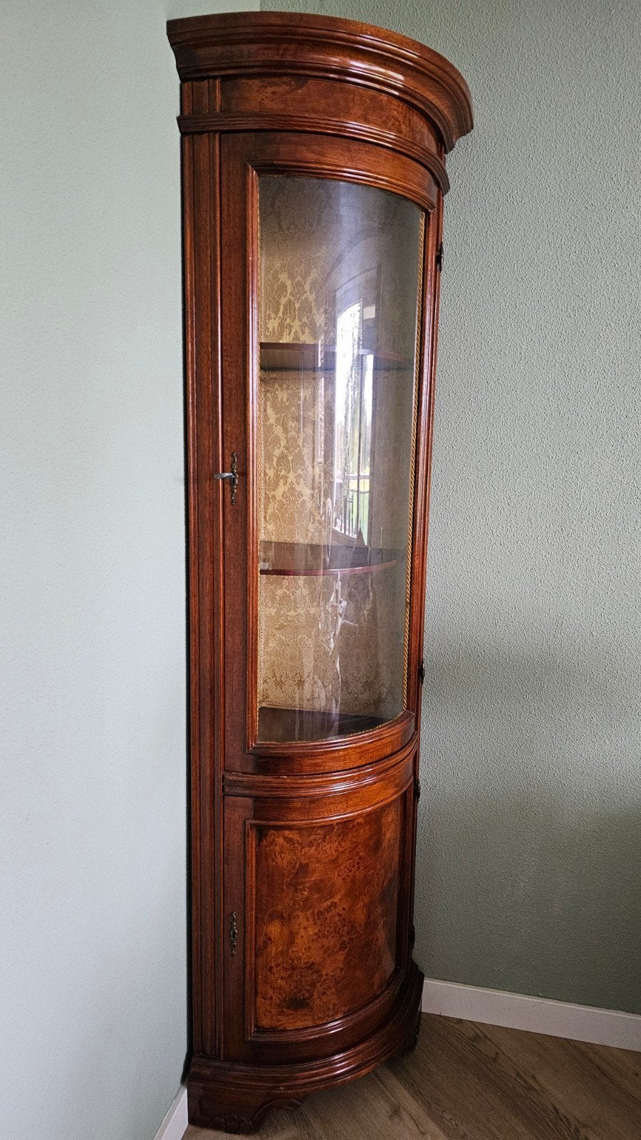Antieke Hoek Vitrinekast - Klassiek Design, Ophalen of Verzenden, 25 tot 50 cm, 200 cm of meer
