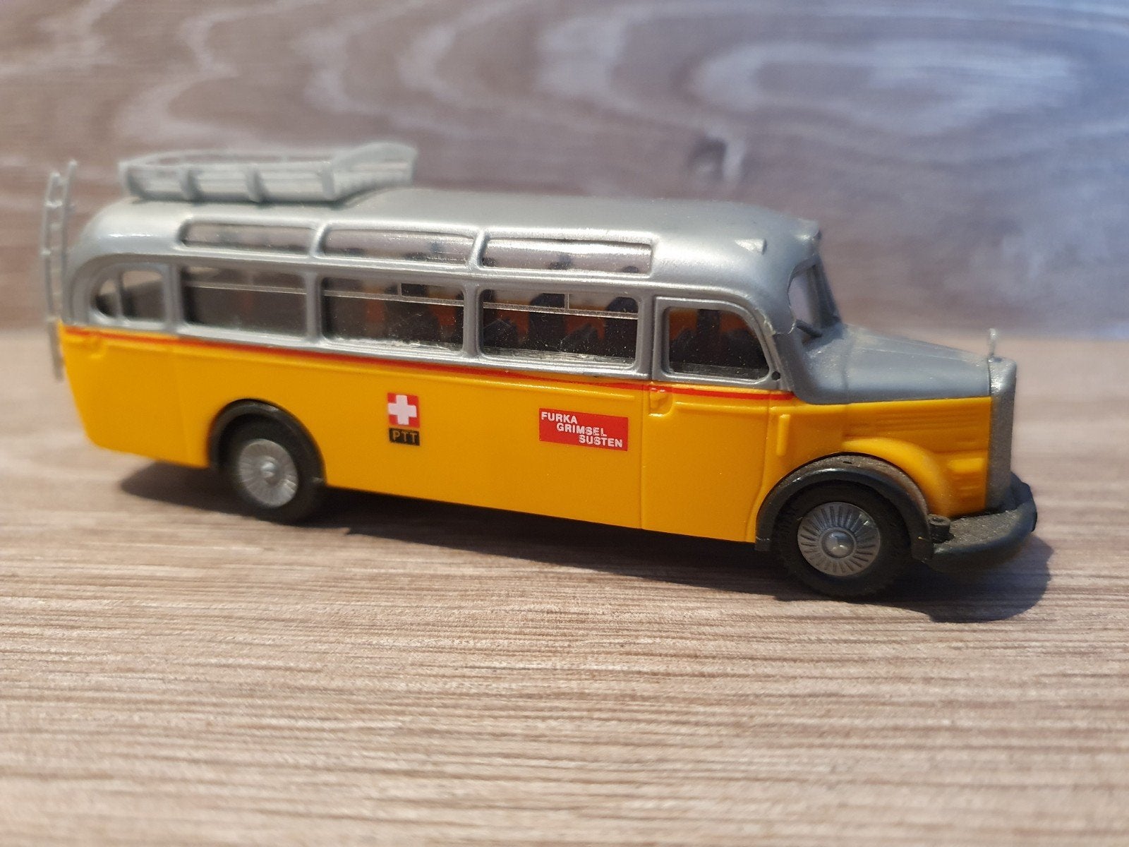 Praline Mercedes-Benz O3500 Zwitserse PTT bus 1:87, Ophalen of Verzenden, Gebruikt, Bus of Vrachtwagen