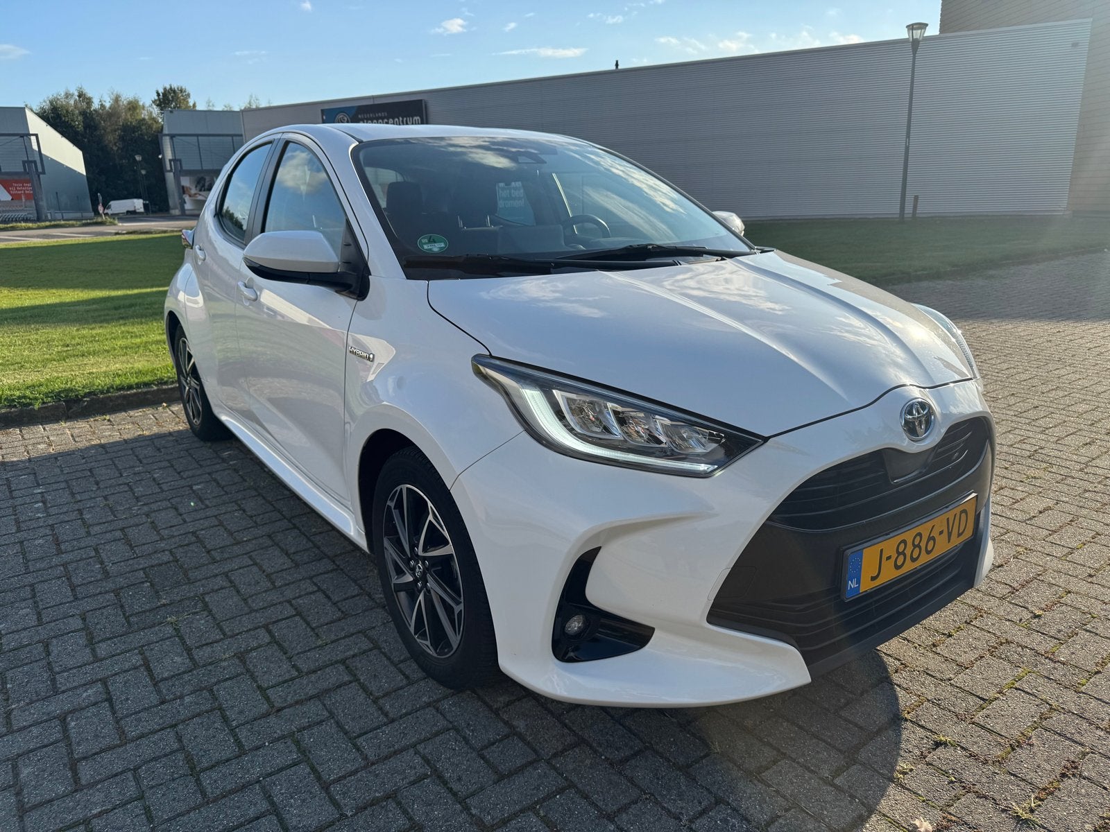Toyota Yaris 1.5 Hybrid 116pk CVT 2020 Wit