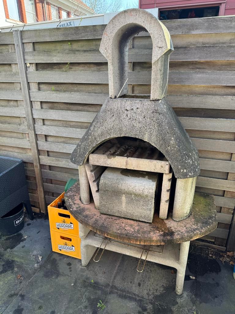 Robuuste stenen BBQ voor gezellige zomeravonden, Ophalen, Gebruikt