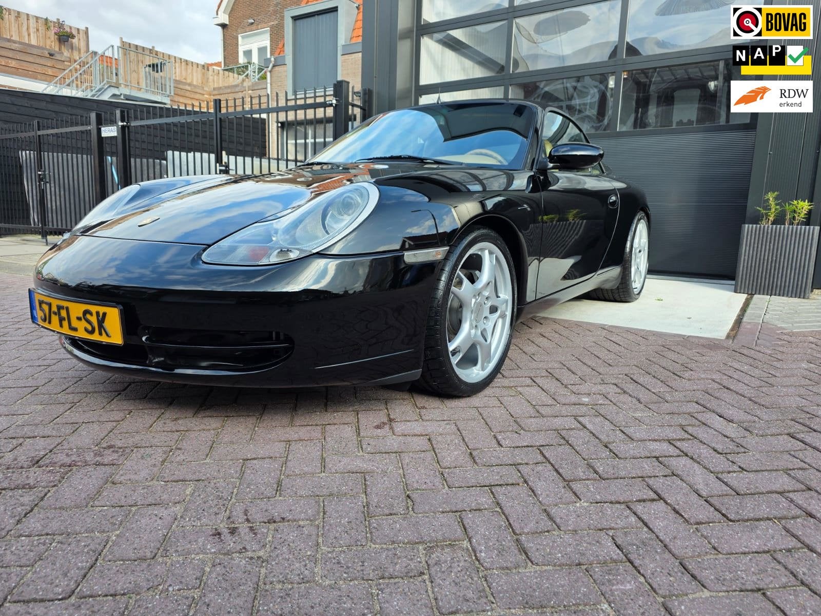 Porsche 911 Cabrio 3.4 Carrera 4 Nederlandse auto van 2e eig, Gebruikt, Beige, Cabriolet, 4 stoelen