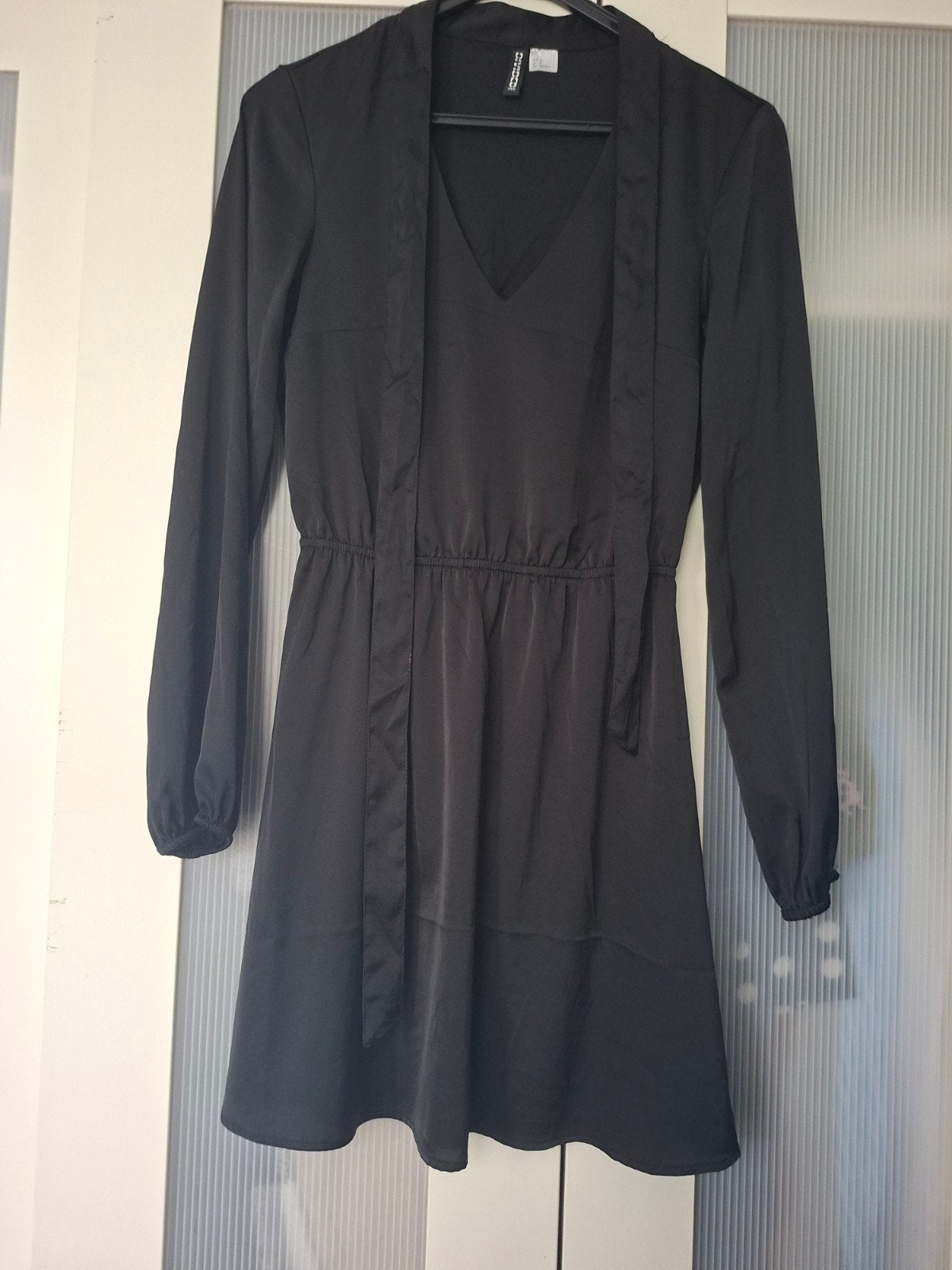 Glimmend jurkje 36, H&M, Zwart, Ophalen of Verzenden, Zo goed als nieuw